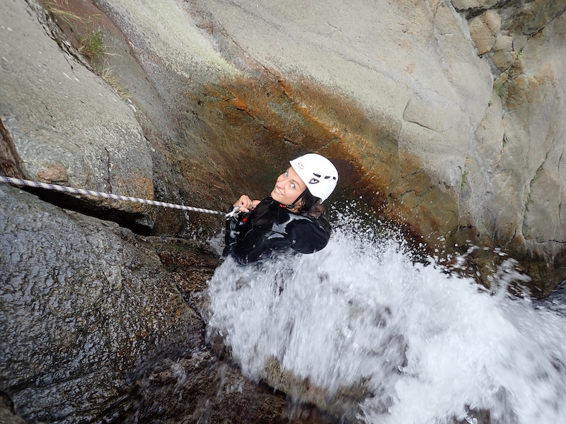 Canyoning au Llech ou yek dans les Pyrénées Orientales près de Prades, le canyon sportif