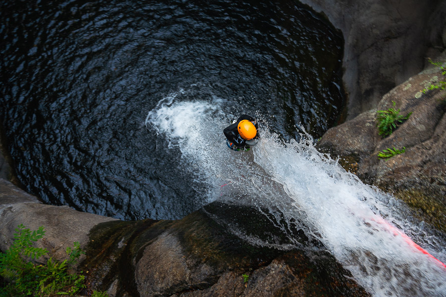 Canyoning au Llech ou yek dans les Pyrénées Orientales près de Prades, le canyon sportif